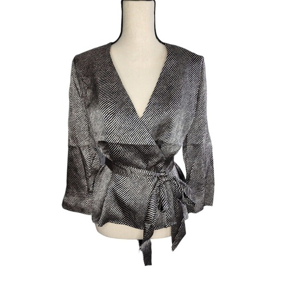 L'AGENCE Silk Belted Striped Blouse Top V Neck Long Sleeve Size XS NWT - Picture 1 of 8